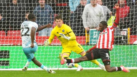 Isaac Olaofe scores Charlton's winning goal against Sheffield United