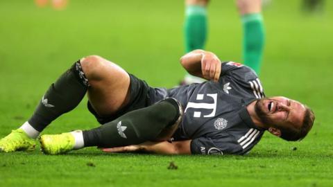 Harry Kane goes down injured for Bayern Munich