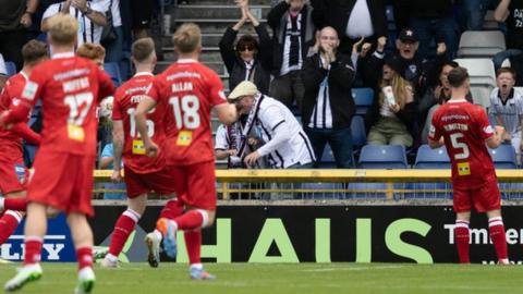 Dunfermline celebrate