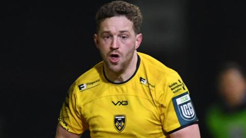  Angus O'Brien attacks for Dragons