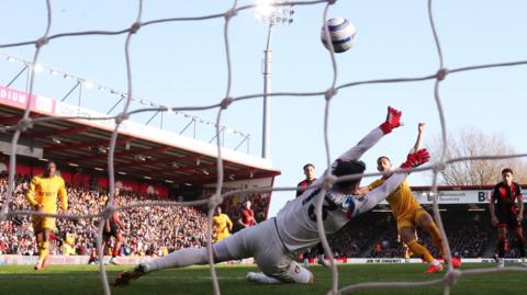 Matheus Cunha scores at Bournemouth