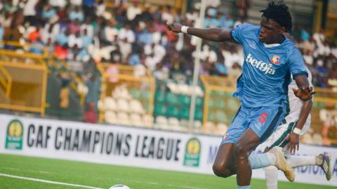 Leonard Ngenge in action