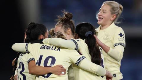 Everton players celebrate in a huddle