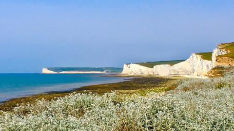 It's getting breezy with sunshine and showers over the next few days and the prospect of much warmer weather next week. Tomasz Shafernaker looks at the next ten days.