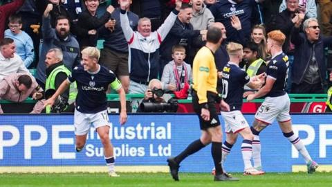 Simon Murray (right) celebrates his late goal