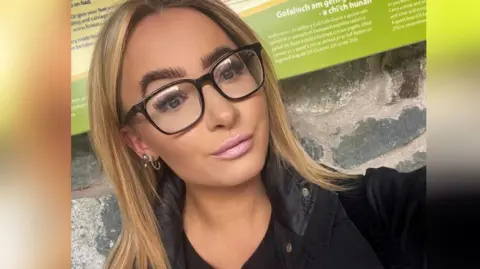 Bydd enw Alice Ashton yn cael ei dynnu oddi ar gofrestr CGA am gyfnod amhenodol