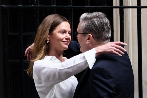 Keir Starmer and his wife outside Downing Street