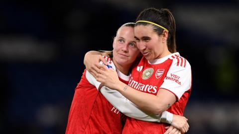 Beth Mead and Mariona Caldentey embrace after Arsenal's aggregate victory