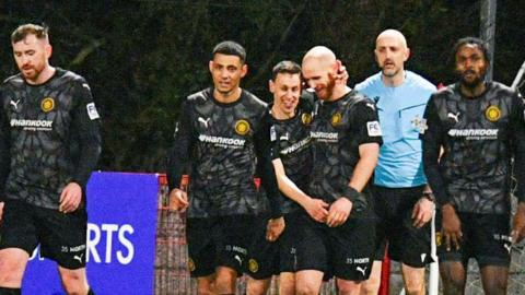 Carrick celebrate against Larne
