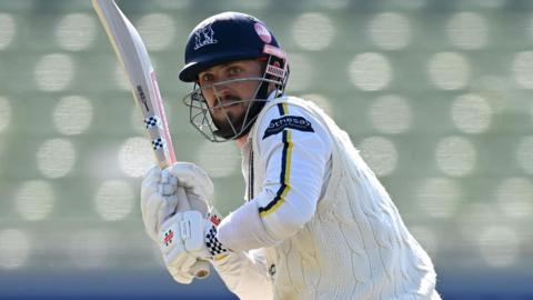 Ed Barnard batting for Warwickshire