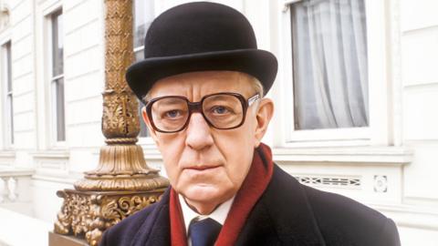 Alec Guinness in a bowler's hat as George Smiley.