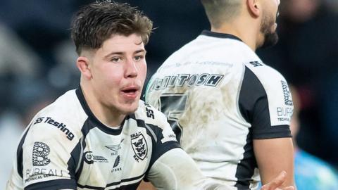 Joe Cator passes the ball for Hull FC