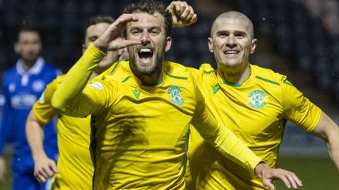 Christian Doidge celebrates Hibs opener