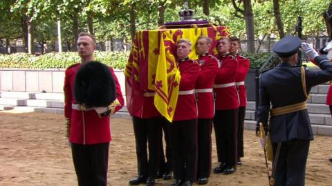 Queen arrives at Westminster Hall to lie in state