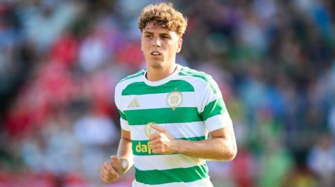 Arne Engels in action for Celtic, wearing a jersey with green and white hoops