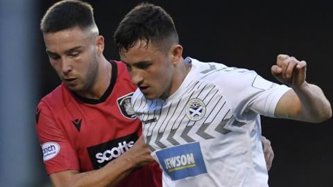 Queen's Park's Scott Williamson and Ayr United's Paddy Reading