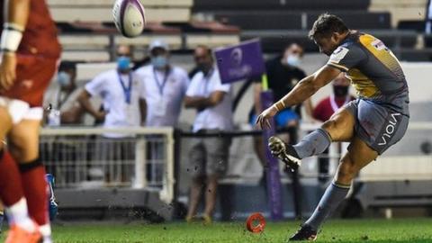 Cefnwr y Scarlets Leigh Halfpenny