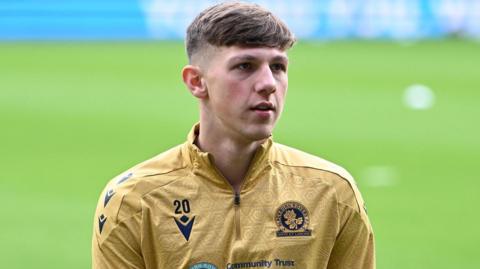 Harry Leonard warming up before a game for Blackburn Rovers
