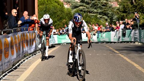Tom Pidcock attempts to chase down Isaac del Toro during the home straight at the Giro dell'Emilia