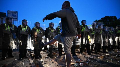 Police and protesters clashing in Southampton during a protest following the death of Henry Nowak