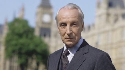 Ian Richardson as Francis Urquhart