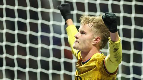 Andri Gudjohnsen celebrates