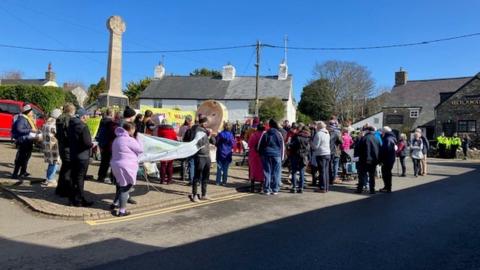 Protest Llanilltud Fawr