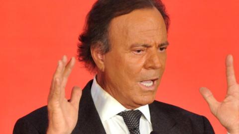 Spanish singer Julio Iglesias attends a press conference to promote his concert at Regent Hotel in Beijing, China, 1 April 2013