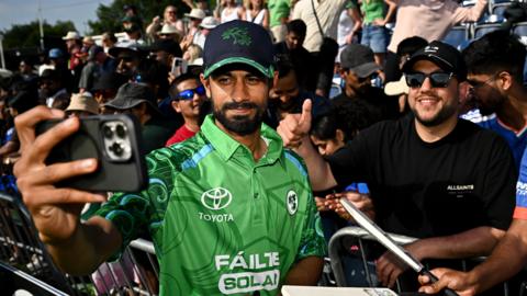 Jai Moondra poses for a selfie with a fan