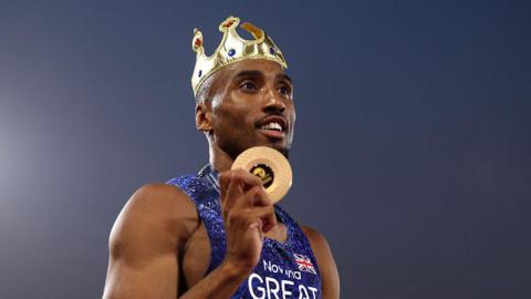 Matthew Hudson-Smith posing for a photo with his gold medal.