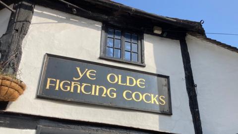 Ye Olde Fighting Cocks, St Albans