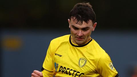 Jonny Smith playing for Burton