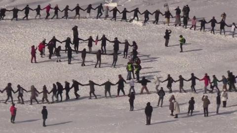 Protesters joined hands in Vladivostock