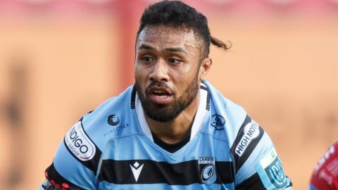 Willis Halaholo attacks for Scarlets