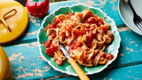 Spicy tomato pasta 