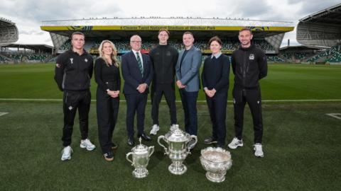 Harry Lynch, Bangor, BBC Sport NI’s Nicola McCarthy,  Colin McKendry, IFA President,  Aaron Reid, Crusaders,  BBC Sport NI’s Thomas Kane,  Angela Platt, IFA Director of Women’s Football and Matthew Fitzpatrick, Linfield