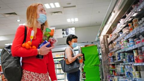 Supermarket shoppers