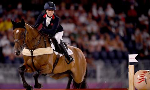 Laura Collett and London 52 in the final show jumping phase at Tokyo 2020