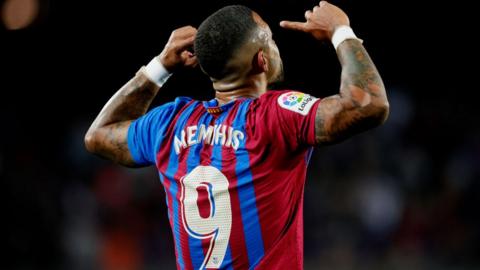 Memphis scores for Barcelona