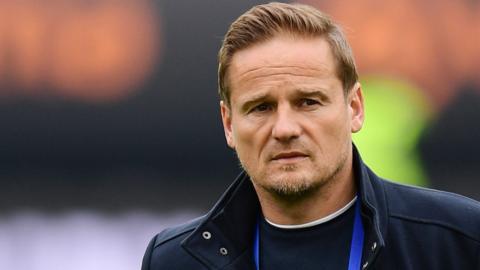 Neal Ardley before kick-off during his time in charge of Solihull Moors