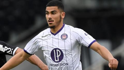 Zakaria Aboukhlal playing for Toulouse