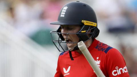 Heather Knight reacts to being out against Pakistan