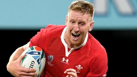 Bradley Davies attacks for Wales at the 2019 Rugby World Cup