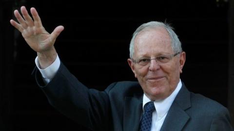 In this file picture taken on March 10, 2018 Peruvian President Pedro Pablo Kuczynski waves to the press upon arriving at the Diplomatic Academy in Santiago for a meeting with Chile"s President-elect Sebastian Pinera, on the eve of the latter"s inauguration