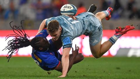 Seabelo Senatla of Stormers is tackled by Rob Russell of Leinster