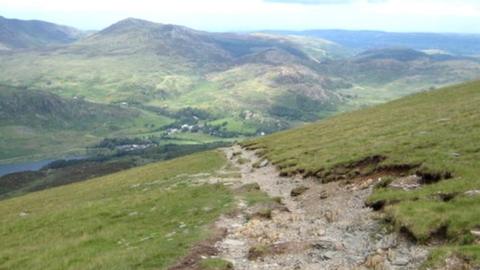 The path off Moel Siabod down to Capel Curig gives marvellous views across the southern end of the Carneddau