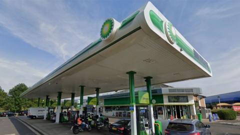 Police were called to BP at the Wavendon Service Area in Milton Keynes at 00:00 GMT after a man was reported to be making threats with a knife