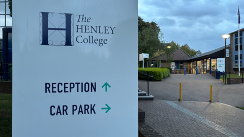 Entrance sign and buildings of Henley College
