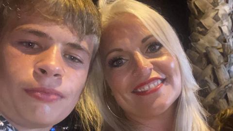 Selfie of Mikey Roynon and his mum Hayley who is smiling