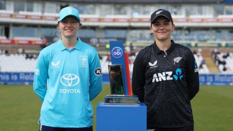 England stand-in captain Charlie Dean and New Zealand skipper Melie Kerr with the ODI series trophy